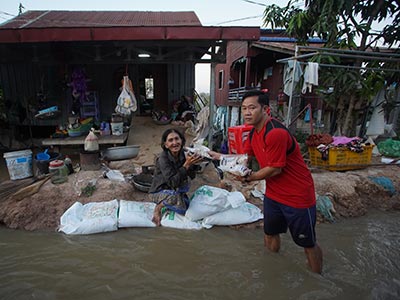 Pastor Jack handing out food to families during the Phnom Penh flooding